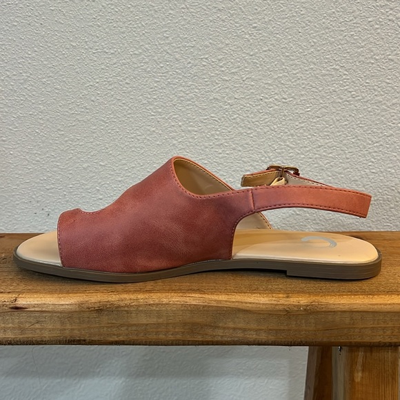 Leather sandals women’s size 8 Flats/adjustable ankle strap Mauve Never worn - Picture 3 of 5